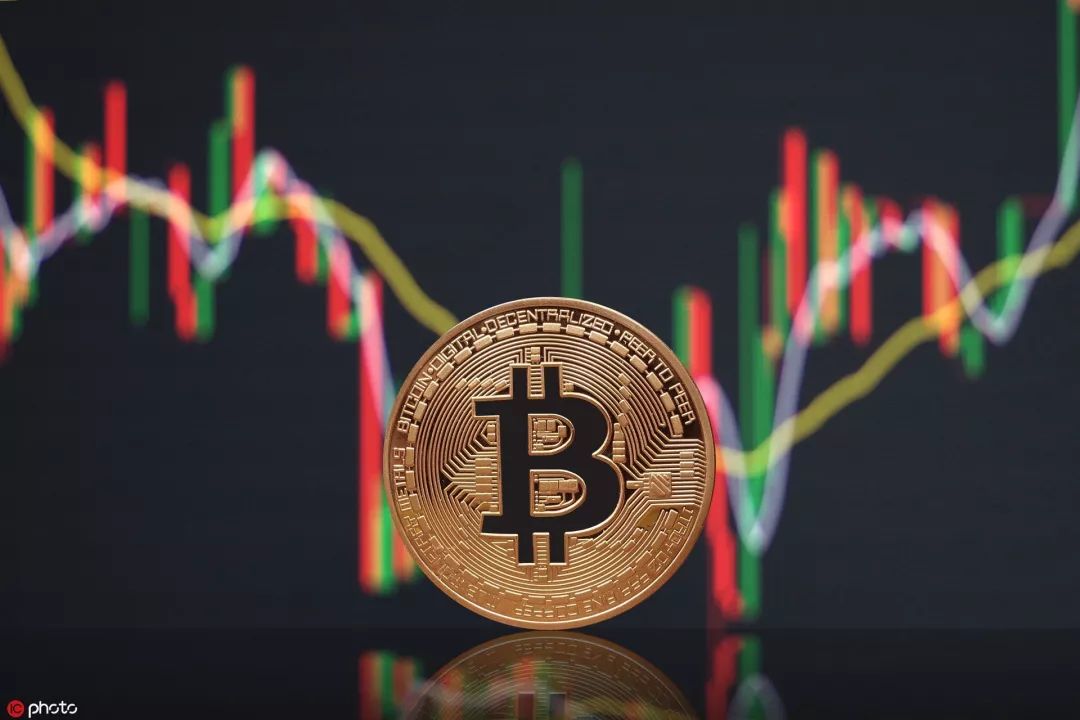 比特币11天内暴跌44%(比特币一周暴跌20%,市场恐慌情绪蔓延)