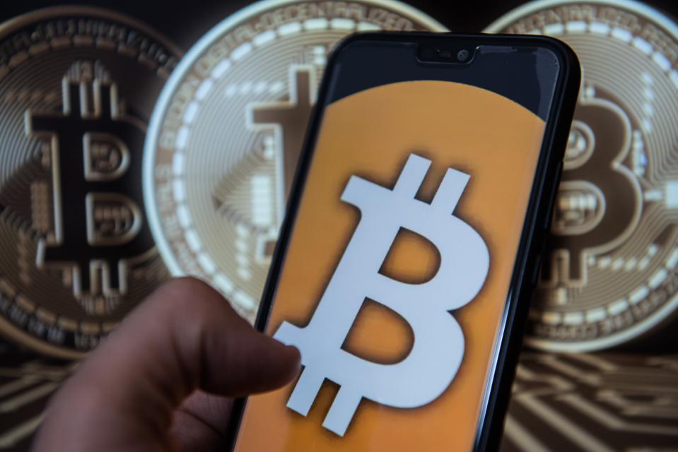 比特币不是法定货币对不对(比特币几乎和法定货币一样是胡扯)